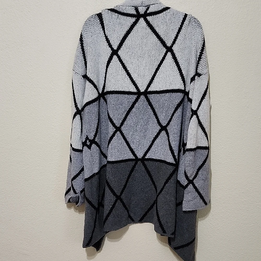 Joseph A Black and Gray Geometric Cardigan - Picture 10 of 12
